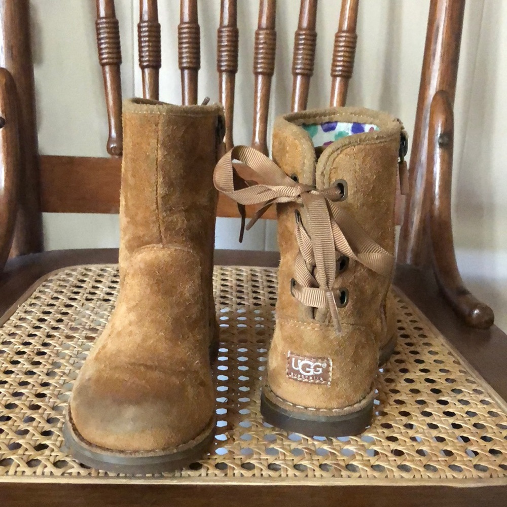 Tan Ugg  toddler size 8